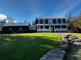 242 School St, Essex, NY 12936