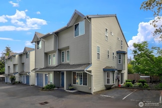 12549 Roosevelt Way NE Unit 13, Seattle, WA 98125