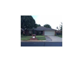 2008 Skyline Dr, Edmond, OK 73003