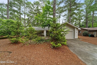 105 Lake Forest Dr, Pinehurst, NC 28374