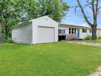 4664 Pogue Dr, House Springs, MO 63051