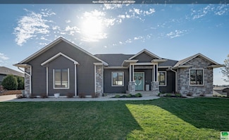 6540 Palm Valley Dr, Sioux City, IA 51106
