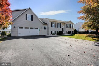 8991 Kline Dr, Greencastle, PA 17225