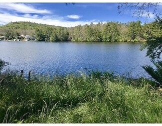 15 Lakeridge Dr, Holland, MA 01521