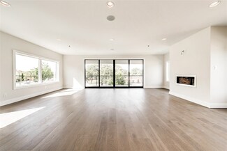 28 Village Ln Unit 200, Colleyville, TX 76034