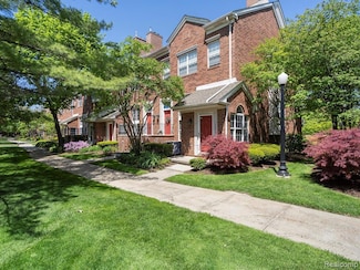 1524 Maryland Club Dr, Royal Oak, MI 48067