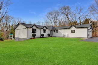 14 Chatham Place, Dix Hills, NY 11746