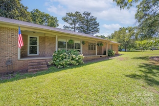 1810 Robin Dr, Lancaster, SC 29720