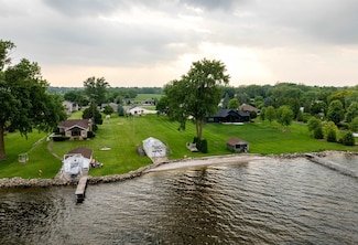 N8963 Lakeshore Dr, van Dyne, WI 54979