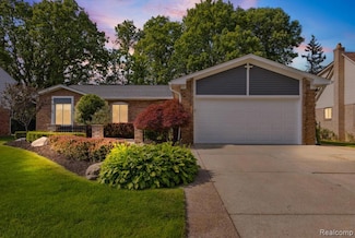 1101 Shallowdale Dr, Troy, MI 48085
