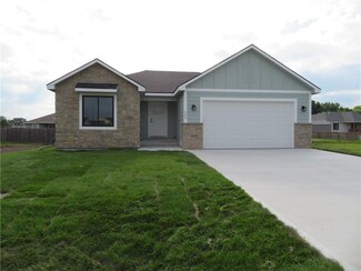 106 Hickory St, Perry, KS 66073