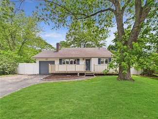 18 Huron St, Port Jefferson Station, NY 11776