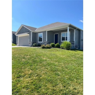15653 Lakeside Dr, Basehor, KS 66007