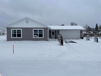 3577 Tanager Dr, Traverse City, MI 49685