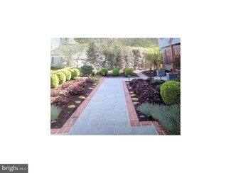4 Hedgerow Dr, Spring House, PA 19477