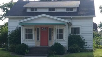 216 N State St, South Whitley, IN 46787
