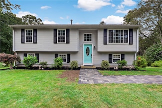 374 Gardiner Rd, West Kingston, RI 02892