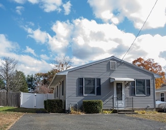 77 Roosevelt Ave, Westfield, MA 01085