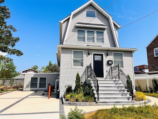 19 6th St, New Hyde Park, NY 11040