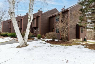 66 Thornhill Rd, Stratham, NH 03885