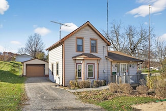 553 3rd Ave NE, Mazeppa, MN 55956