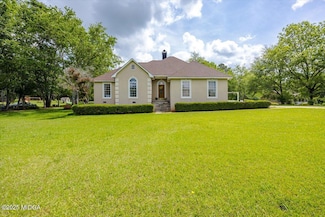 1087 Forsyth Landing Dr, Forsyth, GA 31029