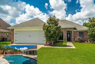 202 Doe Ln, Broussard, LA 70518