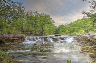 270 Stablewood Springs Dr, Ingram, TX 78025