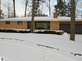 1925 Seneca St, Traverse City, MI 49686
