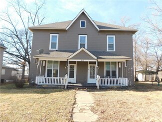 912 N Main St, Ottawa, KS 66067