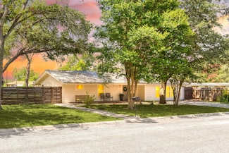 119 W Crockett St, Luling, TX 78648