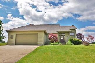 2901 E Prestwick Rd, Winona Lake, IN 46590