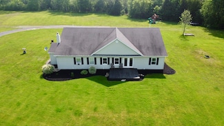 12 Honey Mooers Rd, Champlain, NY 12919