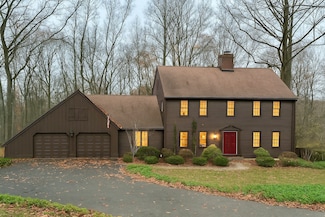 18 Carriage Dr, Oxford, CT 06478