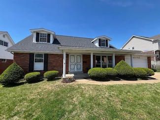 8741 Fatima Dr, Saint Louis, MO 63123