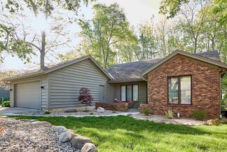 6527 E Canal Pointe Ln, Fort Wayne, IN 46804