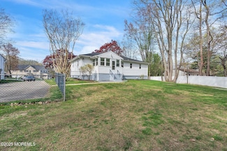 6 Laurel Ln, Englishtown, NJ 07726