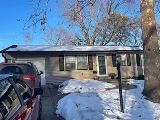 5224 SW 27th St, Topeka, KS 66614