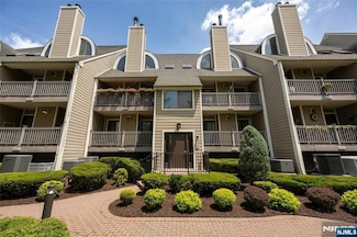 810 River Renaissance Unit B10, East Rutherford, NJ 07073