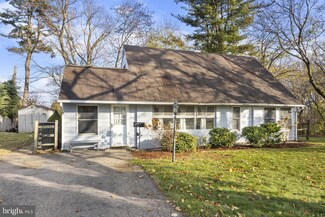 2 June Rd, Levittown, PA 19056