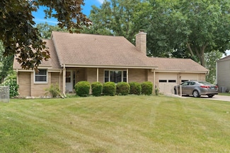 225 Ironwood Dr, Lindenhurst, IL 60046