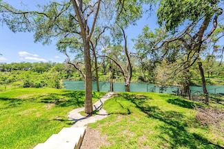 730 Gloria Dr, Seguin, TX 78155