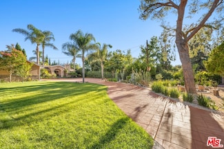 22910 Collins St, Woodland Hills, CA 91367