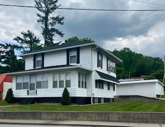 104 College St, Paoli, IN 47454