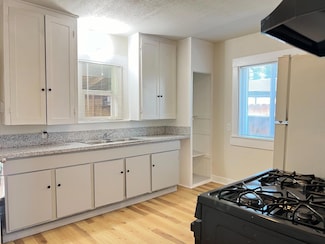2405 E White Ave, Fresno, CA 93701