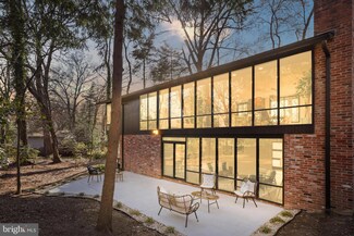 7421 Hopa Ct, Alexandria, VA 22306