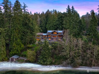 17253 Agate St NE, Bainbridge Island, WA 98110