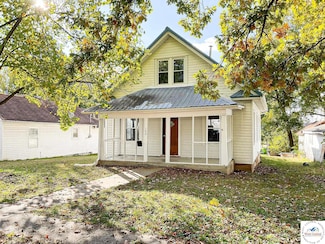 104 S Elm St, Sweet Springs, MO 65351