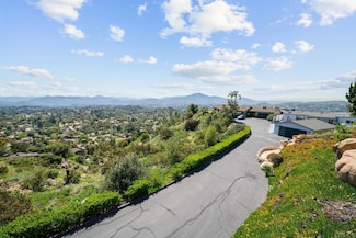 4824 Mount Helix Dr, La Mesa, CA 91941
