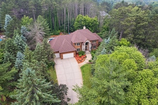 17 Lake Ct, North Oaks, MN 55127